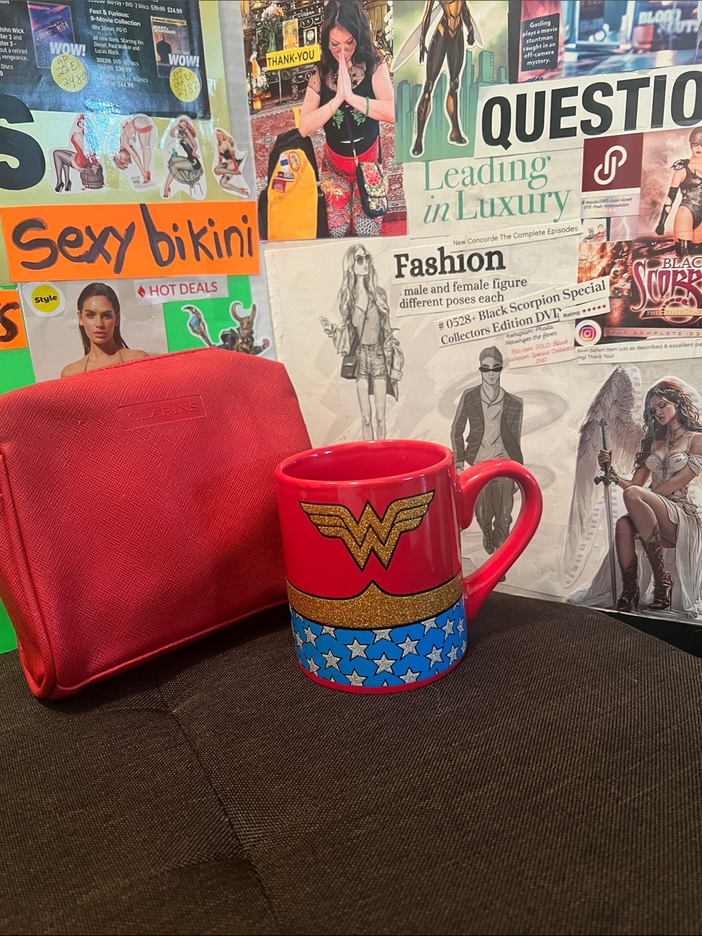 #3250*Wonder Woman Red Ceramic Mug with Gold & Blue Stars & red makeup bag